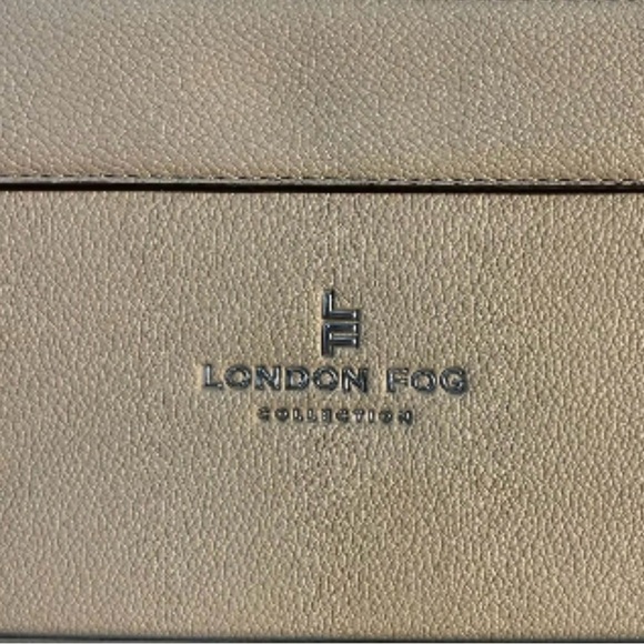 London Fog Large Tote Pocket Front - Picture 7 of 7